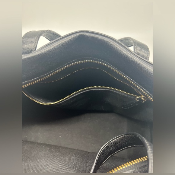 Neely and Chloe black leather shoulder bag - Picture 7 of 15